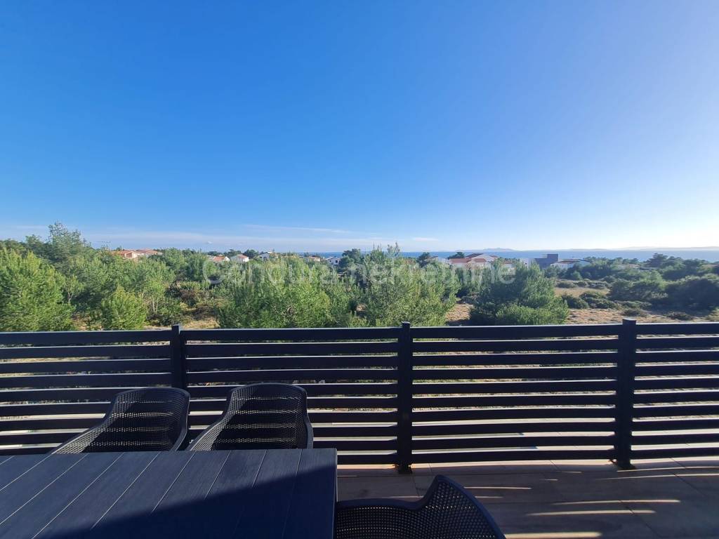 Apartman na moru, Prodaja, Vir, Vir