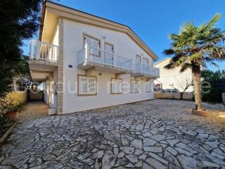 Apartmanska kuća, Prodaja, Vir, Vir