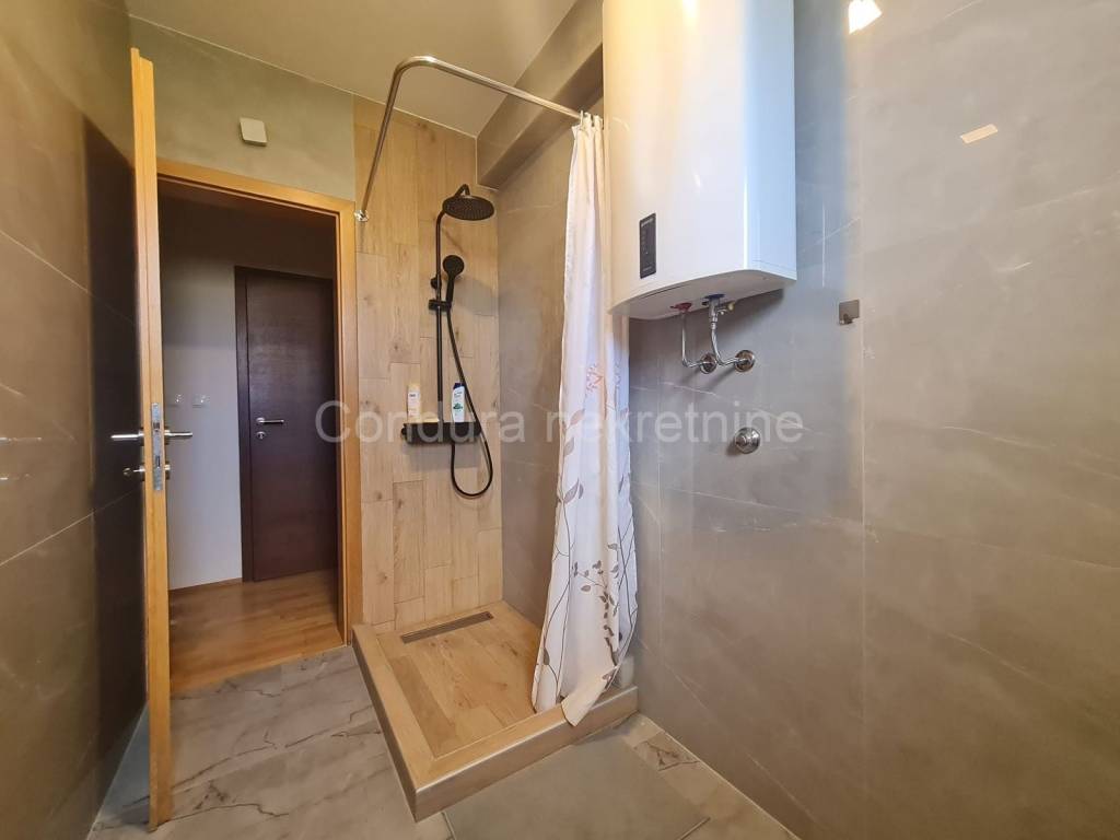Apartman na moru, Prodaja, Vir, Vir