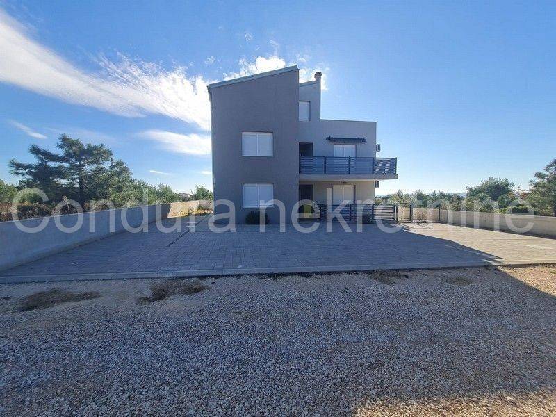 Apartman na moru, Prodaja, Vir, Vir