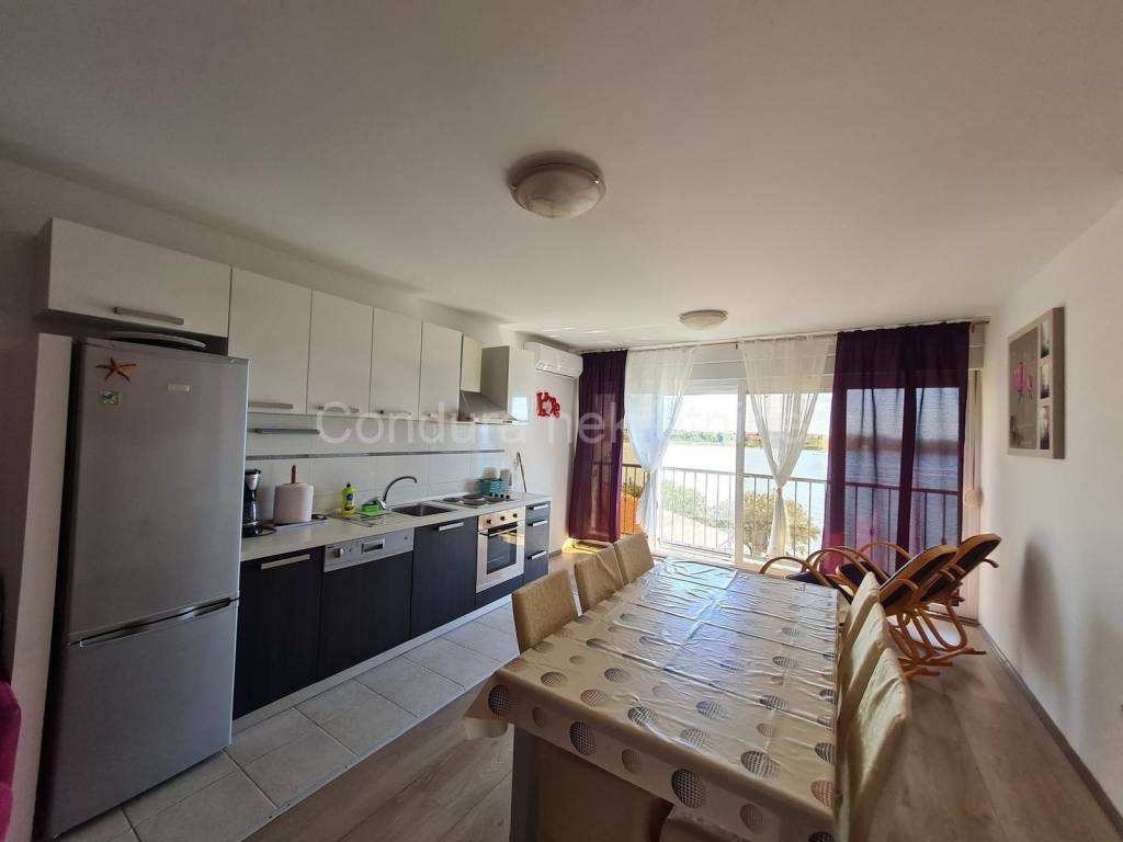Apartman na moru, Prodaja, Privlaka, Privlaka
