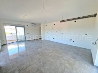 Apartman na moru, Prodaja, Vir, Vir
