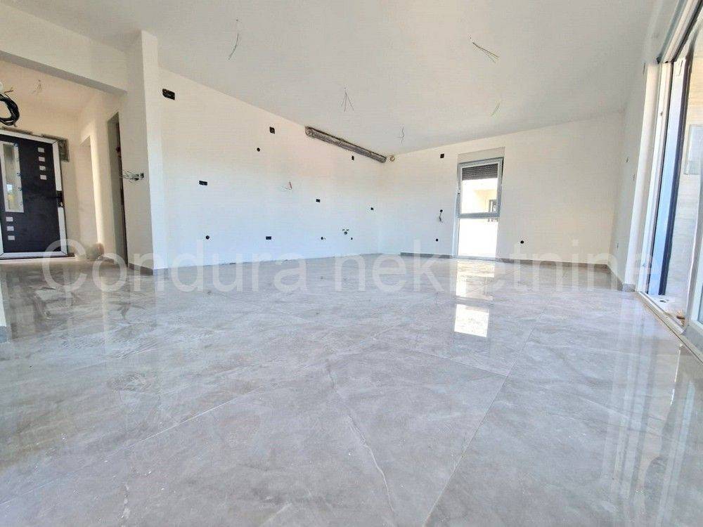 Apartman na moru, Prodaja, Vir, Vir