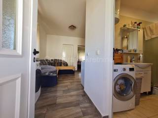 Apartman na moru, Prodaja, Vir, Vir