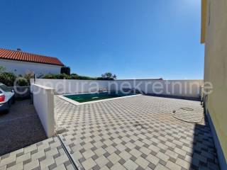 Apartman na moru, Prodaja, Vir, Vir
