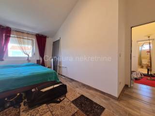 Apartman na moru, Prodaja, Vir, Vir