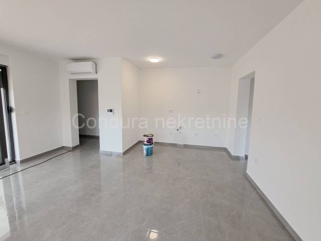 Apartman na moru, Prodaja, Nin, Zaton