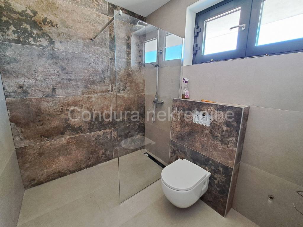 Apartman na moru, Prodaja, Nin, Nin