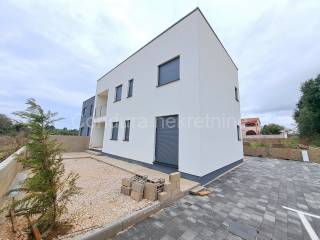 Apartman na moru, Prodaja, Nin, Zaton
