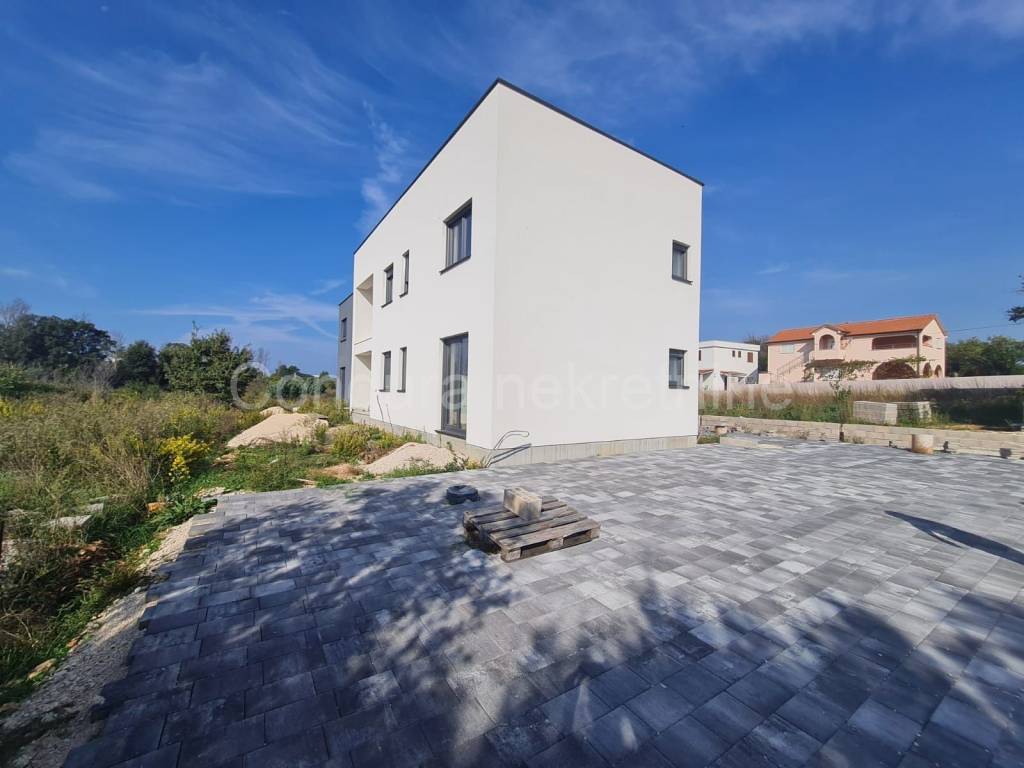 Apartman na moru, Prodaja, Nin, Zaton