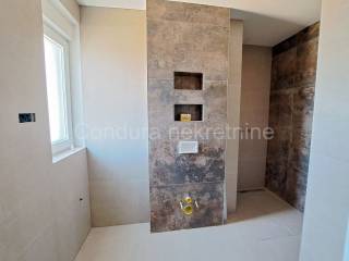 Apartman na moru, Prodaja, Nin, Nin