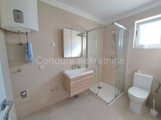 Apartman na moru, Prodaja, Povljana, Povljana
