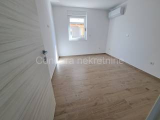 Apartman na moru, Prodaja, Povljana, Povljana