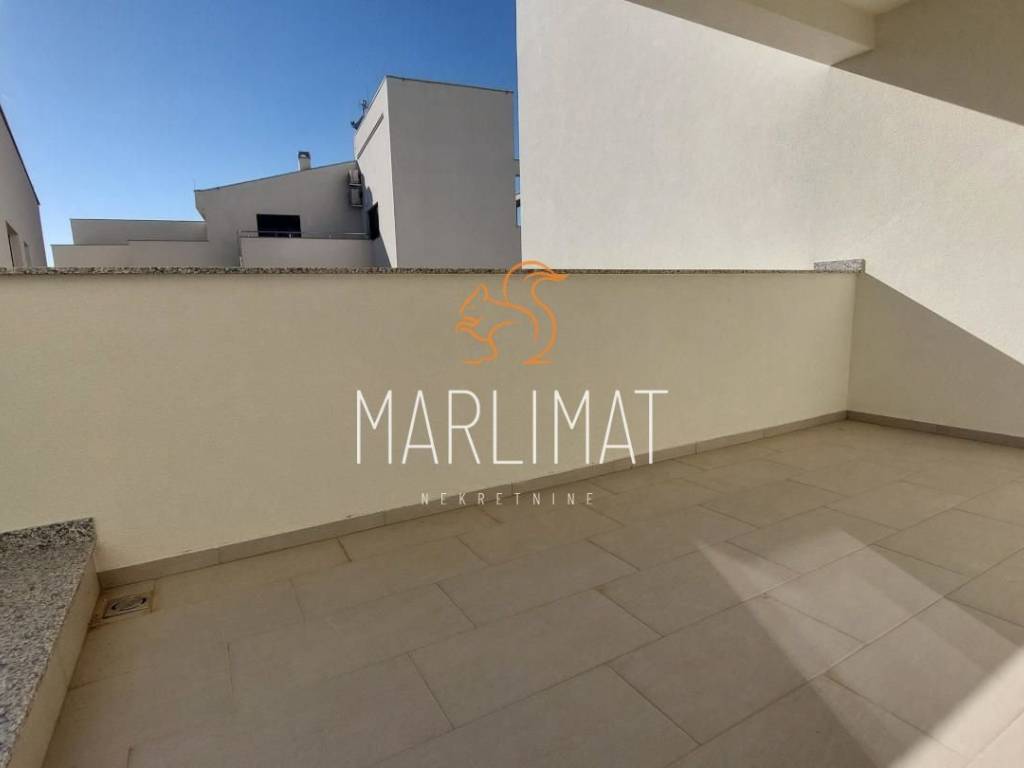 Apartman na moru, Prodaja, Povljana, Povljana