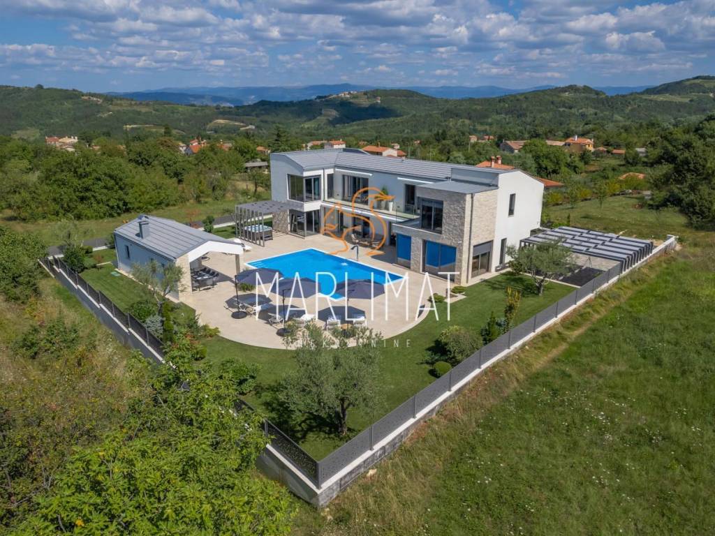 Luksuzna vila, Prodaja, Karojba, Karojba