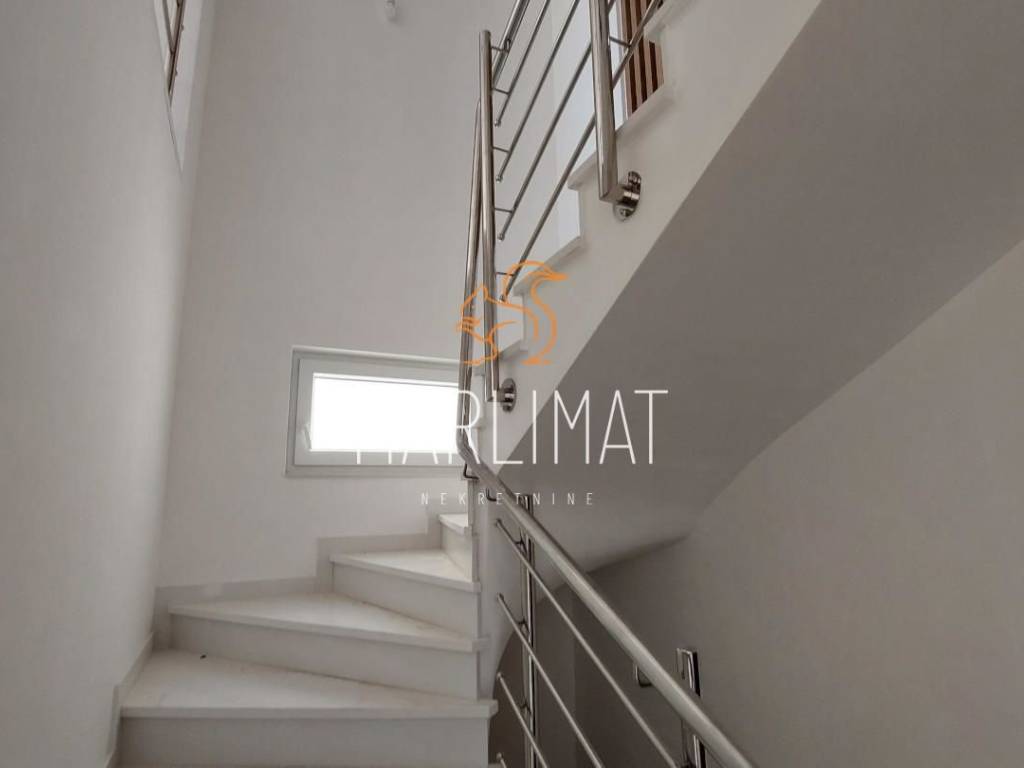 Apartman na moru, Prodaja, Povljana, Povljana