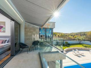 Luksuzna vila, Prodaja, Karojba, Karojba