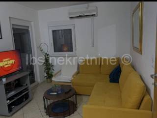 Stan u zgradi, Prodaja, Okrug, Okrug Gornji