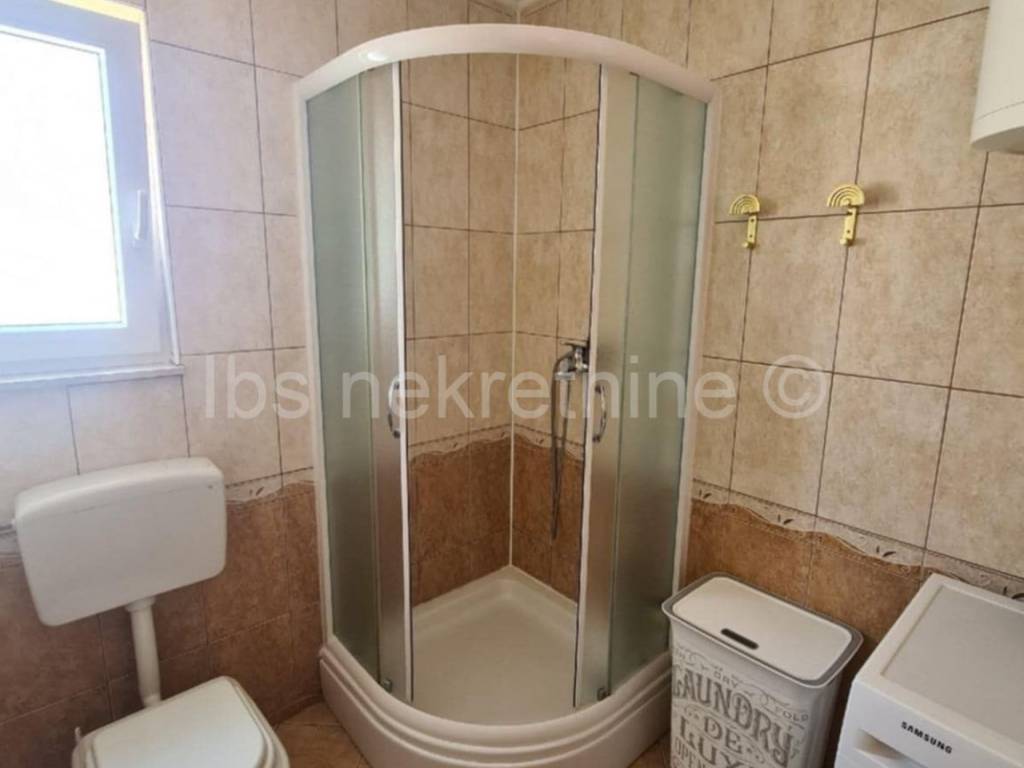 Stan u zgradi, Prodaja, Okrug, Okrug Gornji