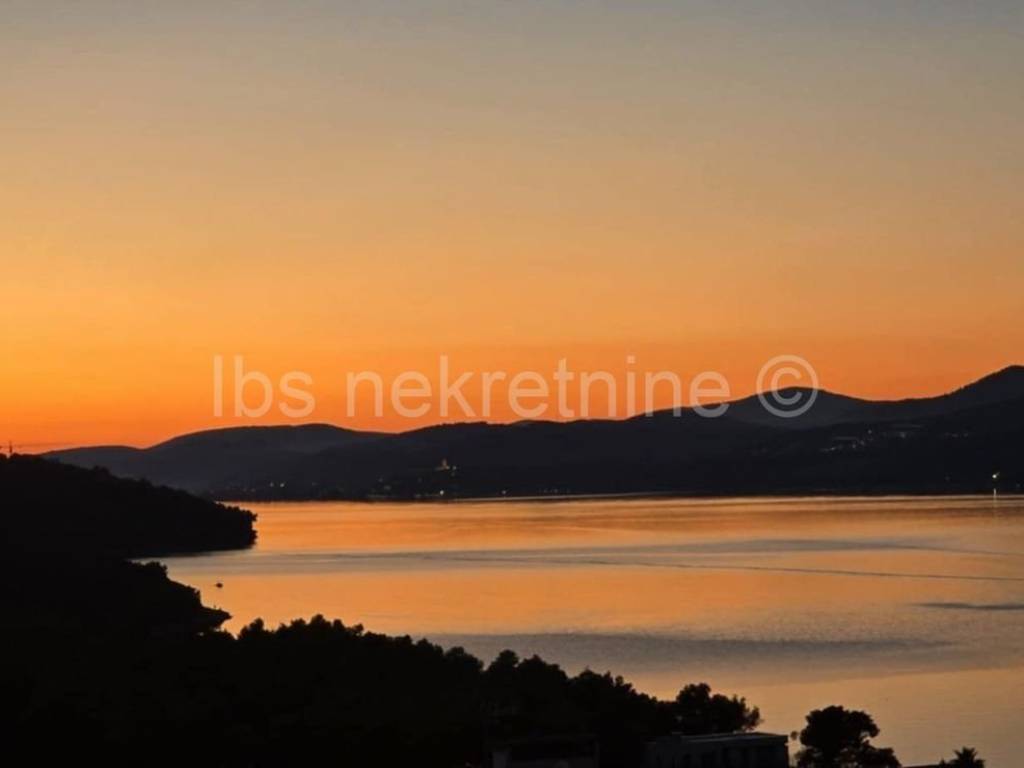 Stan u zgradi, Prodaja, Okrug, Okrug Gornji
