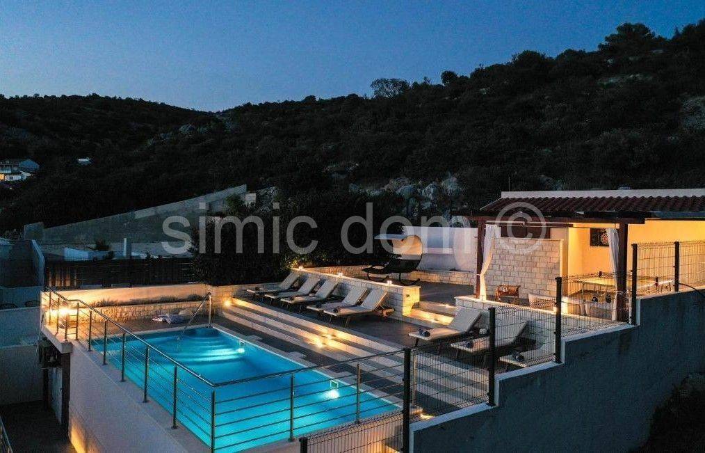 Vila, Prodaja, Rogoznica, Ražanj