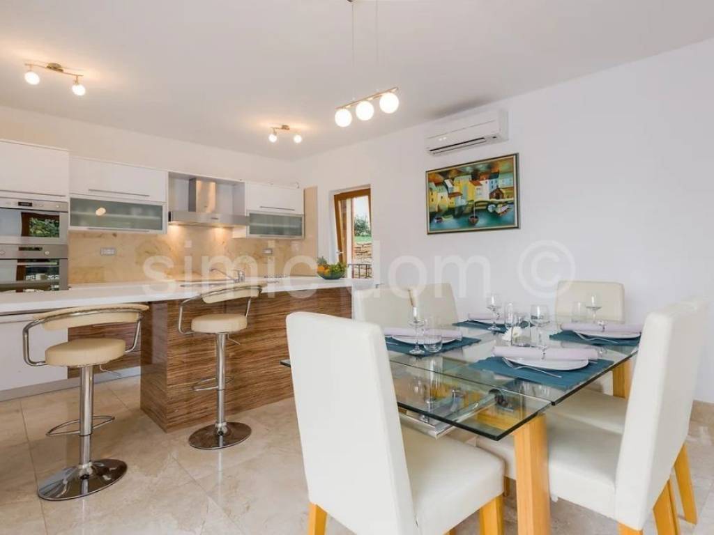 Apartman na moru, Prodaja, Milna, Milna
