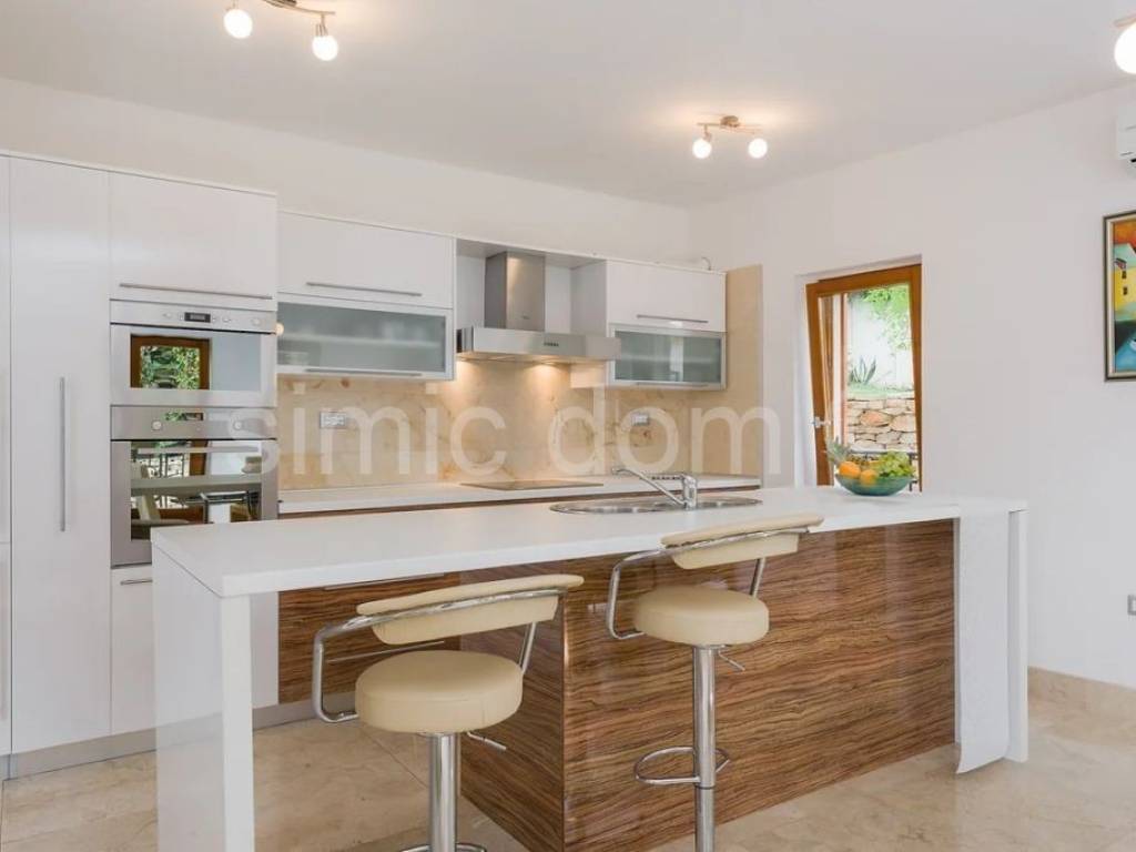 Apartman na moru, Prodaja, Milna, Milna