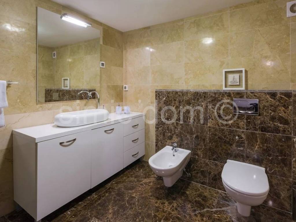 Apartman na moru, Prodaja, Milna, Milna