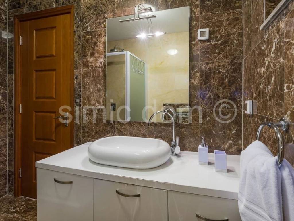 Apartman na moru, Prodaja, Milna, Milna