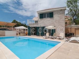 Vila, Prodaja, Supetar, Supetar