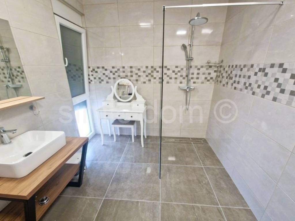 Vila, Prodaja, Murter, Murter