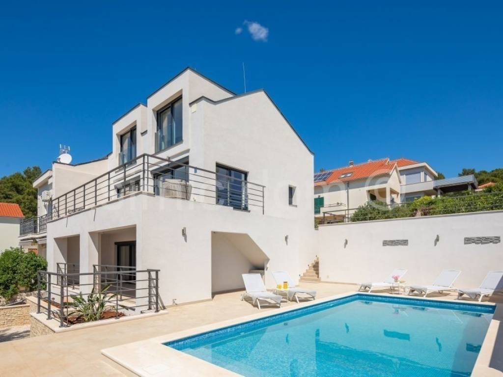 Vila, Prodaja, Milna, Milna