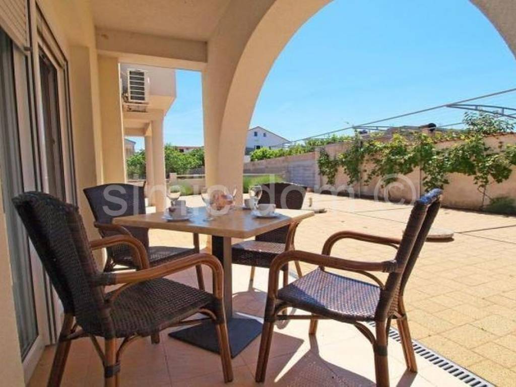 Apartmanska kuća, Prodaja, Pirovac, Pirovac