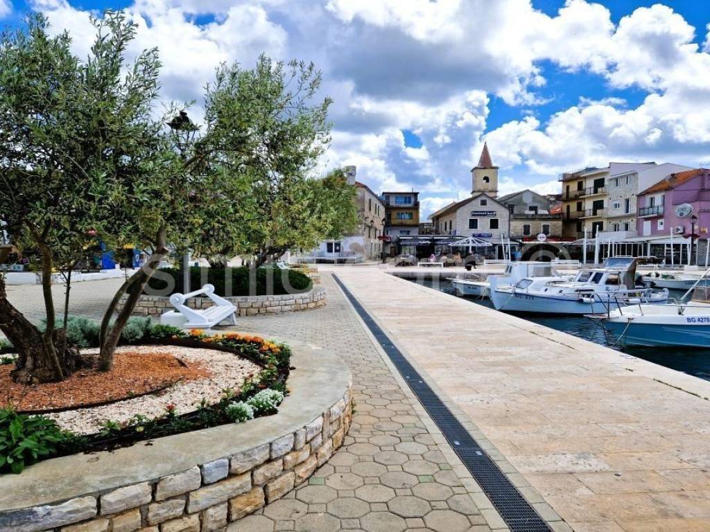 Apartmanska kuća, Prodaja, Pirovac, Pirovac