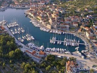 Vila, Prodaja, Milna, Milna