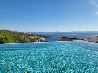 Luksuzna vila, Prodaja, Dugi rat, Dugi Rat