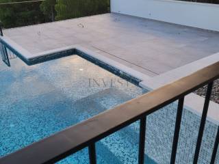 Luksuzna vila, Prodaja, Dugi rat, Dugi Rat