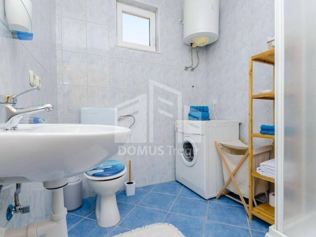 Stan u kući, Prodaja, Okrug, Okrug Gornji