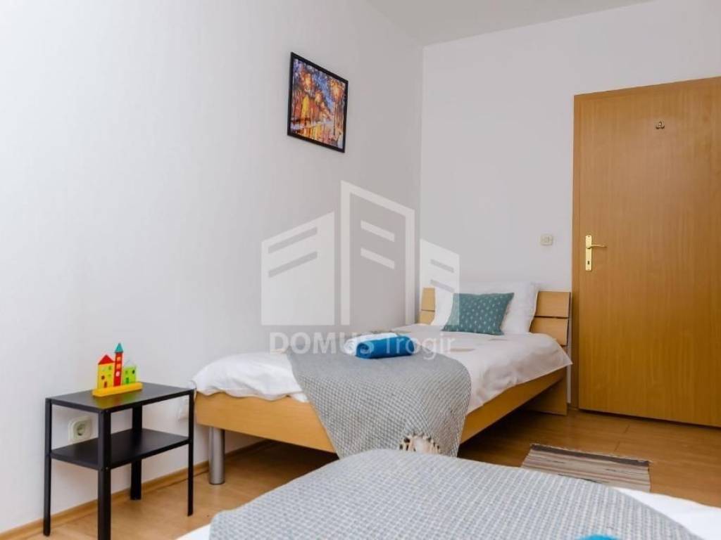 Stan u kući, Prodaja, Okrug, Okrug Gornji