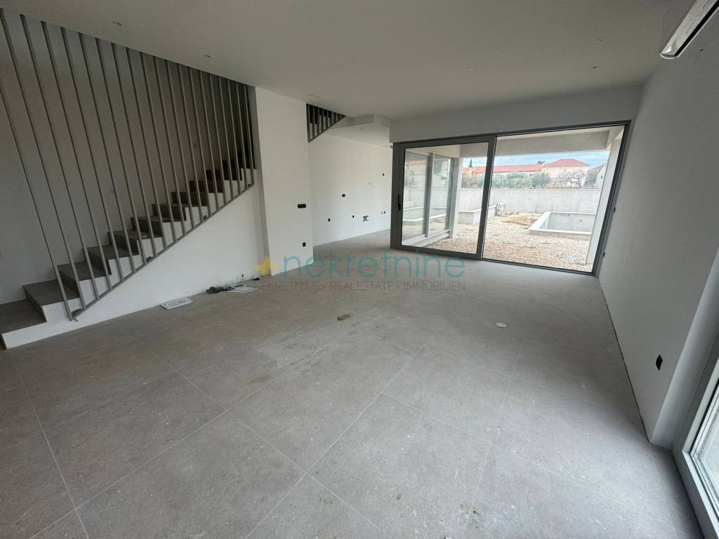 Dvojna kuća, Prodaja, Privlaka, Privlaka