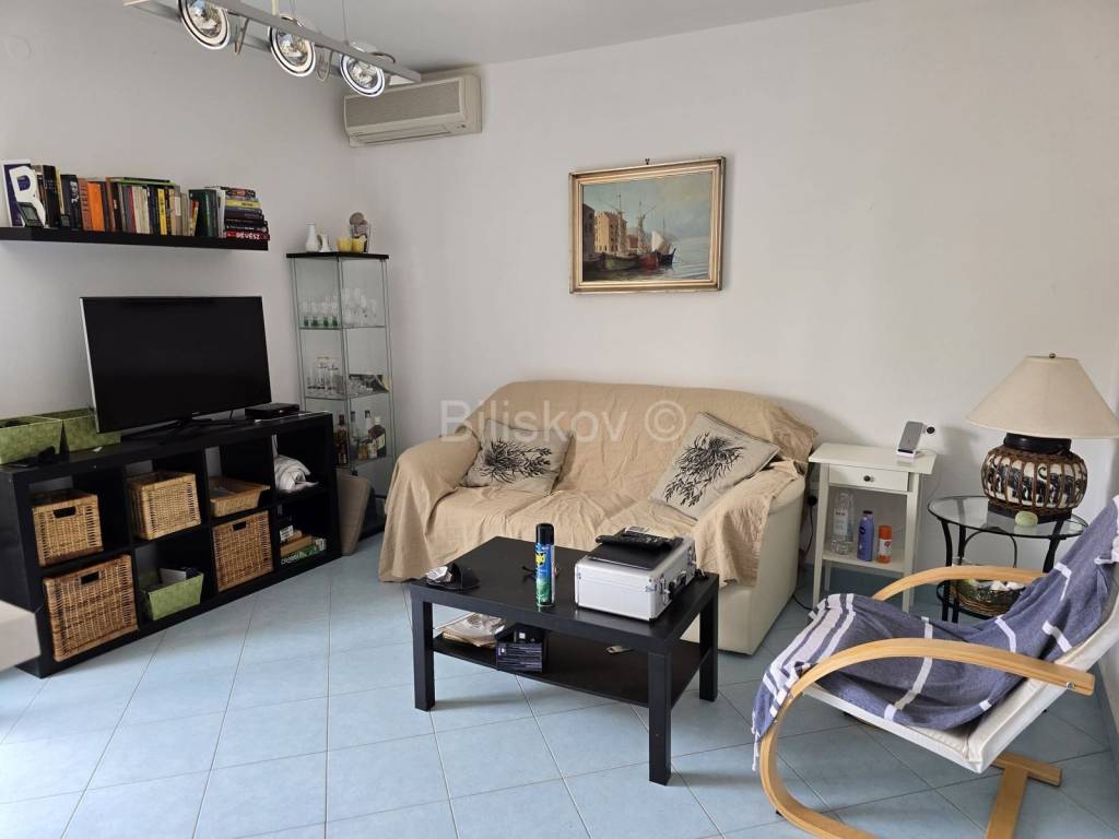 Dvojna kuća, Prodaja, Okrug, Okrug Gornji