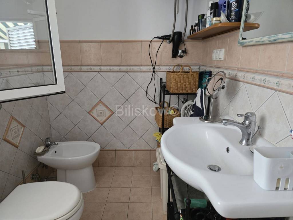 Dvojna kuća, Prodaja, Okrug, Okrug Gornji