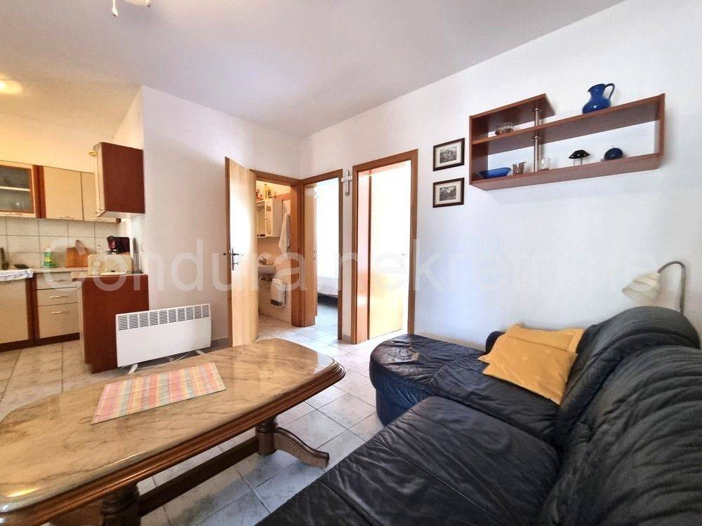 Apartman na moru, Prodaja, Vir, Vir