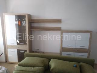 Stan u zgradi, Najam, Rijeka, Istok