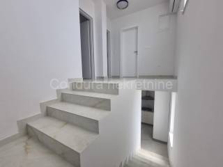Apartman s okućnicom, Prodaja, Vir, Vir