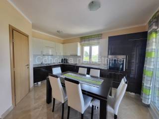 Apartman na moru, Prodaja, Nin, Zaton