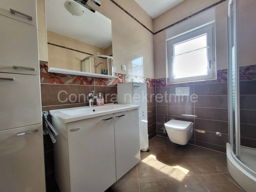 Apartman na moru, Prodaja, Nin, Zaton