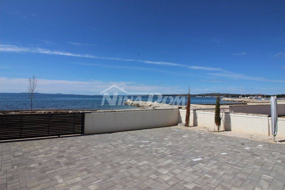 Apartman na moru, Prodaja, Vir, Vir