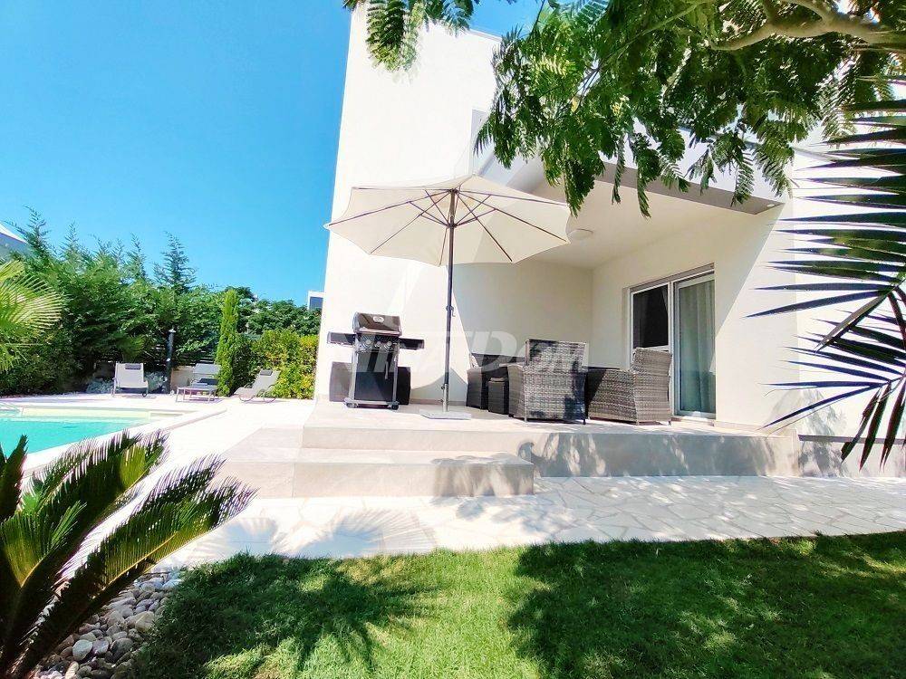 Vila, Prodaja, Privlaka, Privlaka