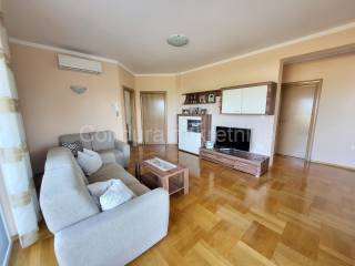 Apartman na moru, Prodaja, Nin, Zaton